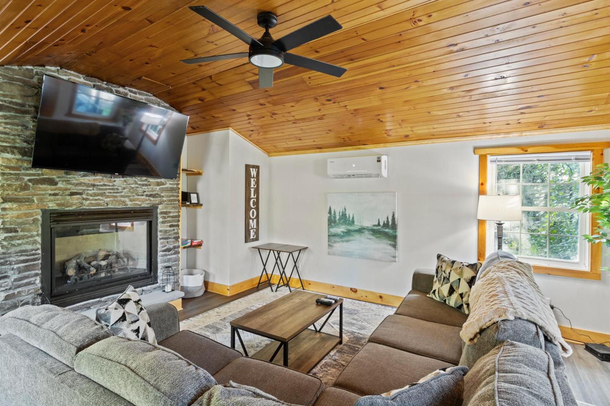 Cozy Home W/ King Bed & Lake Access Canandaigua Luaran gambar